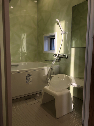 Bathroom 4, WEST in, Yufu