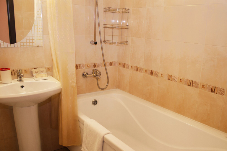 Bathroom 3, Yellow Hotel, Sankt-Peterburg gorsovet