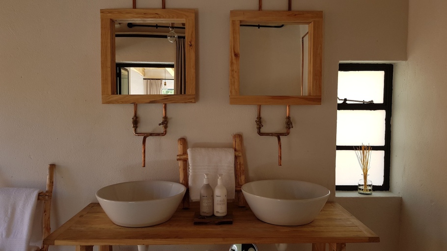 Bathroom 3, De Kombuys Estate, Eden