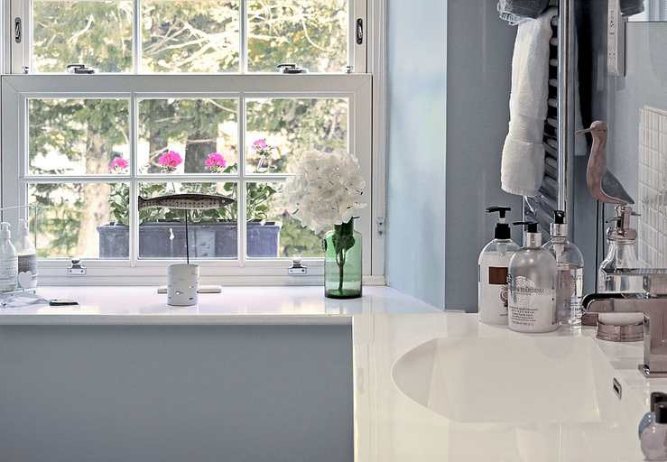Bathroom 3, Caroe Farmhouse, Cornwall
