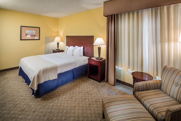 Bedroom 4, Holiday Inn AUGUSTA WEST I-20 by IHG, Columbia