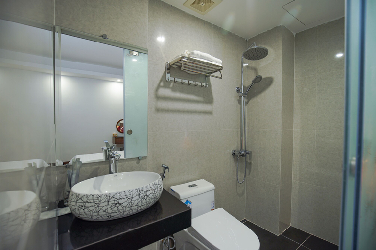 Bathroom 4, B & B Hotel Quan Hoa, Ba Đình
