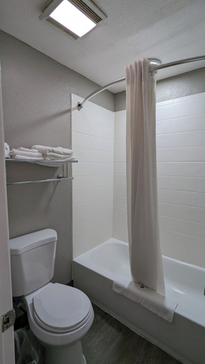 Bathroom 5, Motel 6 Nashua, NH - North, Hillsborough