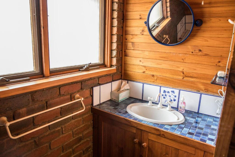 Bathroom, Water's Edge Bundalong, Moira - East