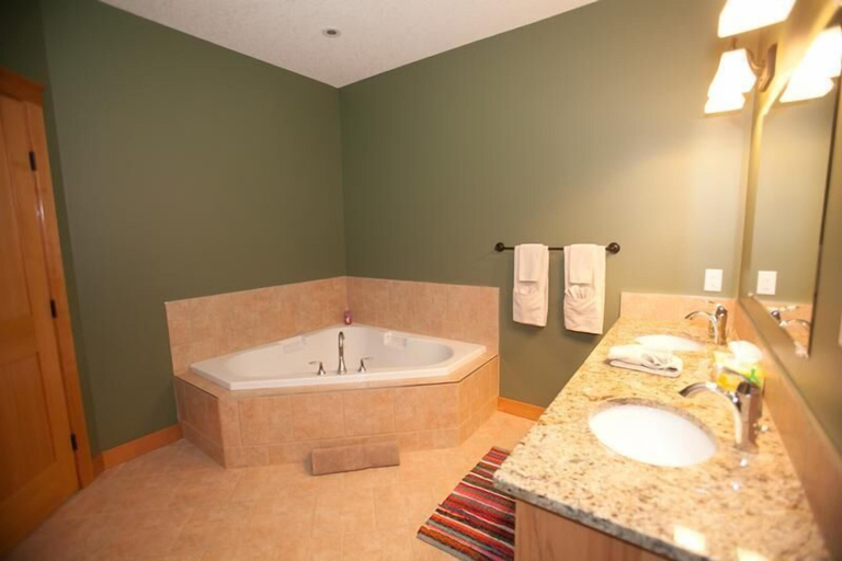 Bathroom, Brookside by Apex Accommodations, Okanagan-Similkameen