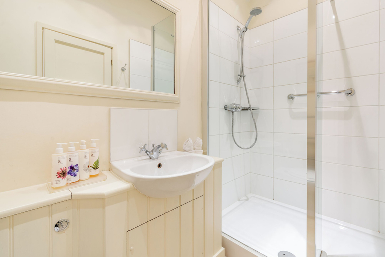Bathroom 3, Catherine Tiger Inn, East Sussex