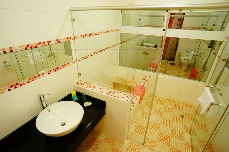 Bathroom 4, Sweet Rainbow B&B, Hualien