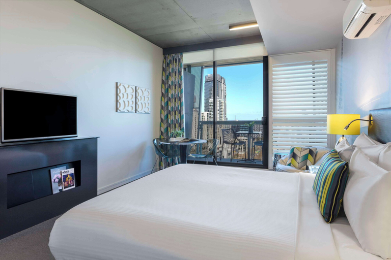 Bedroom 3, Oaks Melbourne on William Suites, Melbourne