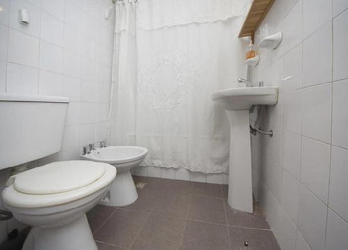 Bathroom, Obispo Salguero 21A, Capital