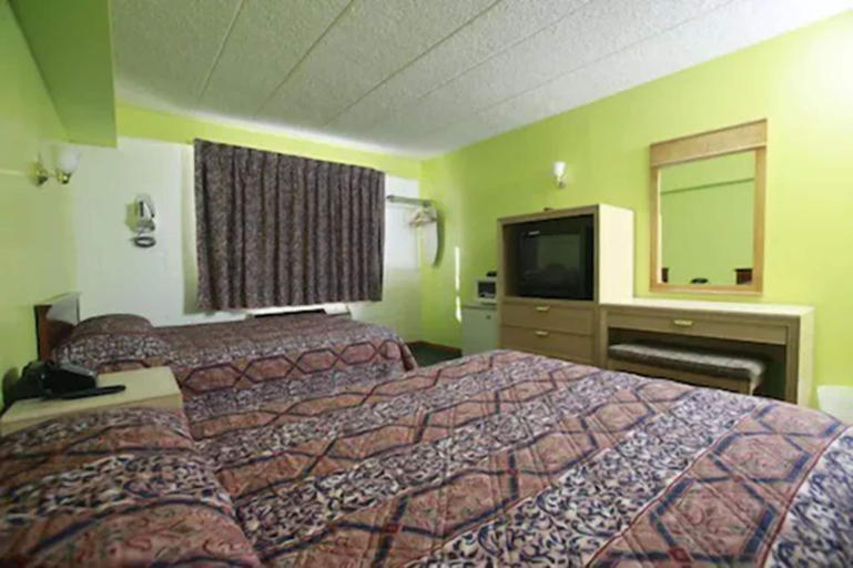 Bedroom 2, Meadowbrook Motor Lodge, Nassau