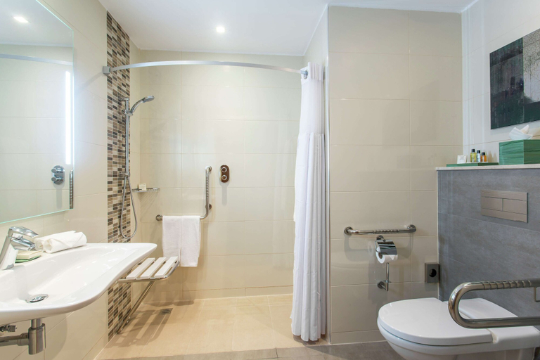 Bathroom 5, Hilton Garden Inn Tanger City Center, Tanger-Assilah