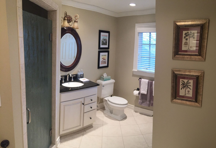 Bathroom 4, The B & B at Queenslake, Scott