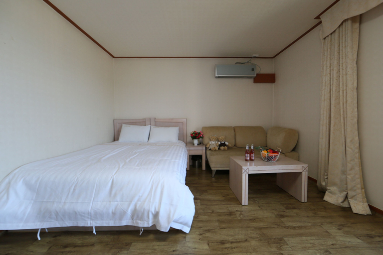 Bedroom 2, Oceanview Resortel, Boryeong