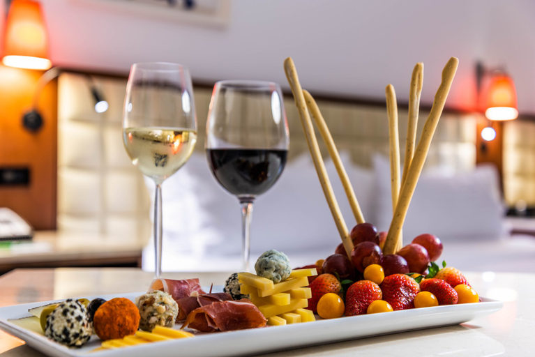 Food & Drinks