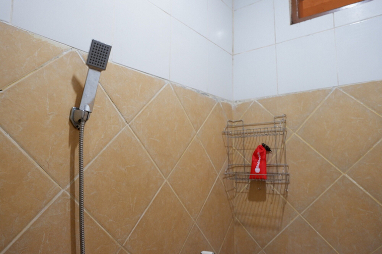 Bathroom 14