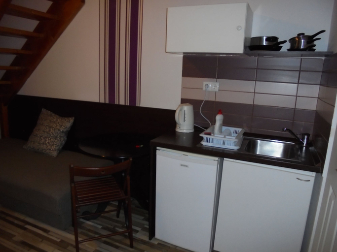Others 5, Liechtenstein Apartments, Budapesti