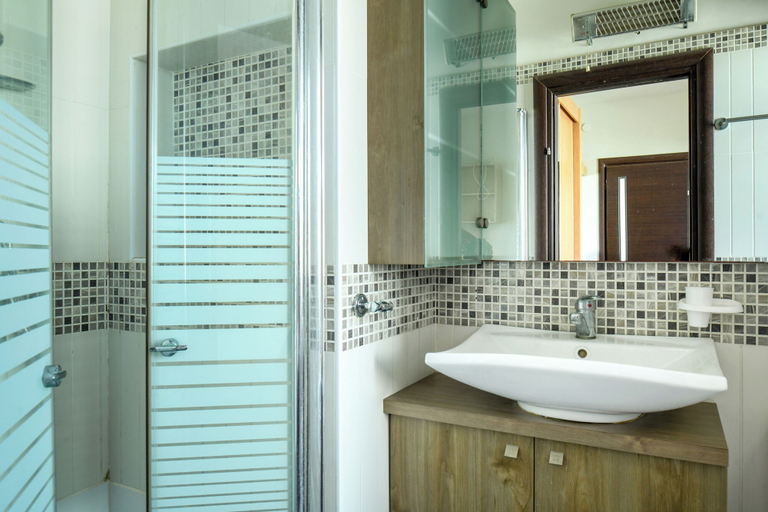 Bathroom, Simple Living in Netanya by Sea N' Rent