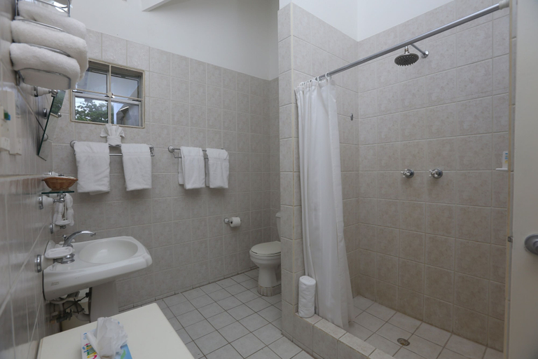 Bathroom 4, Villa Beach Cottages