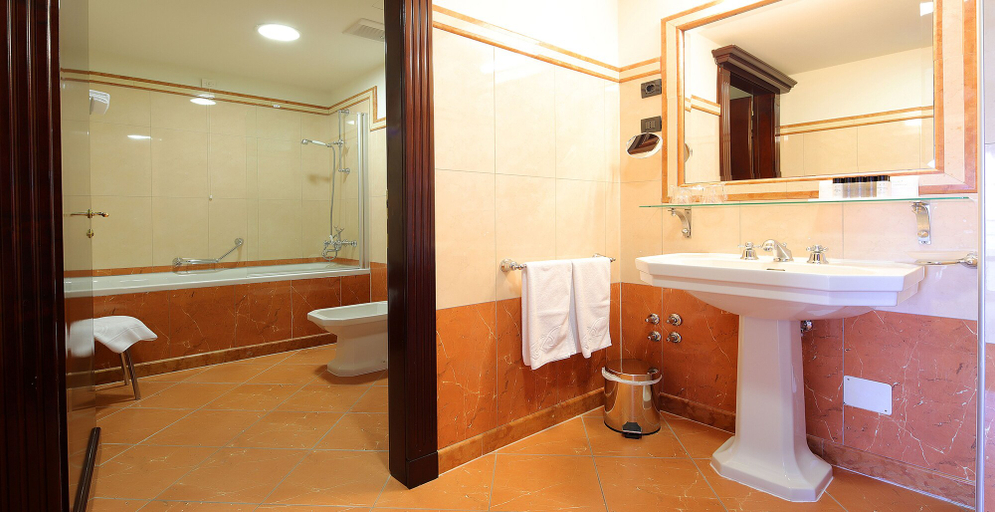 Bathroom 5, Arbiana Heritage Hotel, Lopar/Supetarska Draga