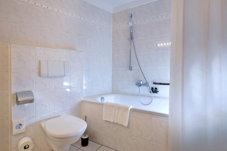 Bathroom 5, Hotel Rotkreuzplatz, München