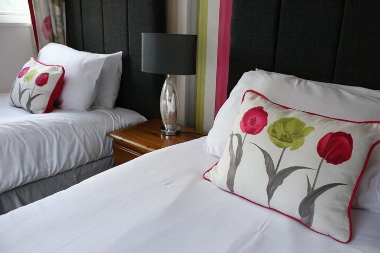 Bedroom 4, The Bear Hotel, Oxfordshire