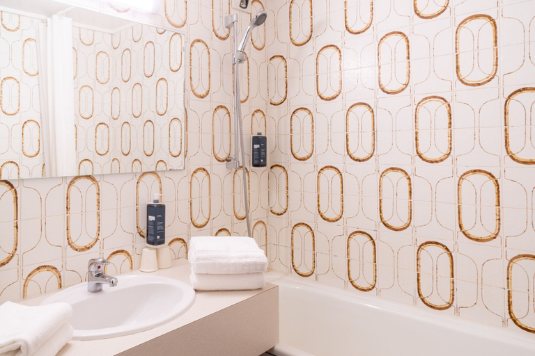 Bathroom 3, Brit Hotel Le Parc Vichy, Allier