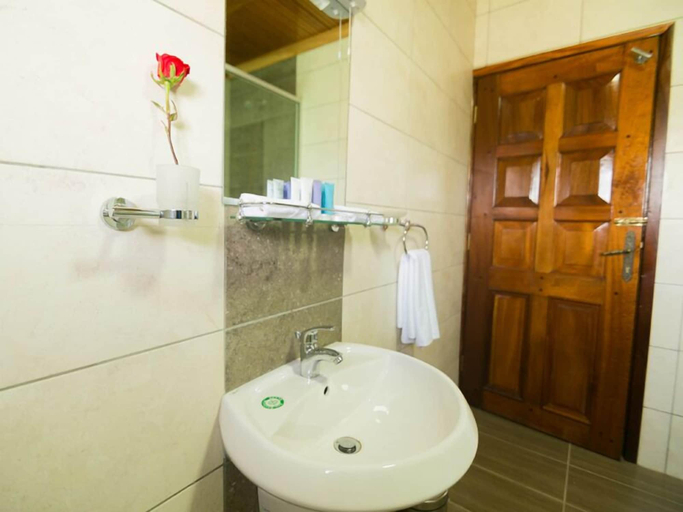 Bathroom 3, 215 Karen Garden, Langata