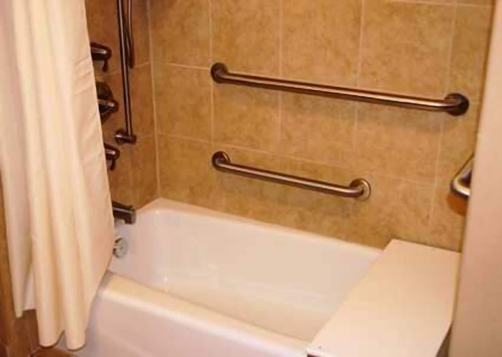 Bathroom 4, Hampton Inn & Suites Ocala - Belleview, Marion