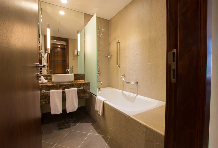 Bathroom 4, Holiday Inn ABU DHABI by IHG, Abu Dhabi City
