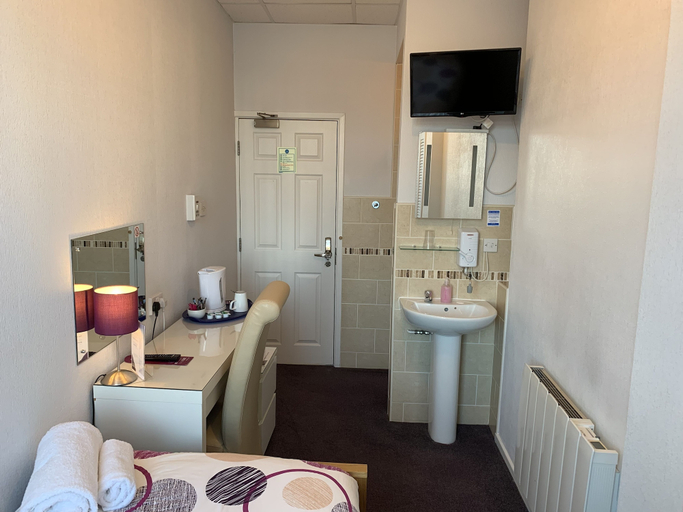 Bathroom 3, Austins Self Service Guest House, Cardiff