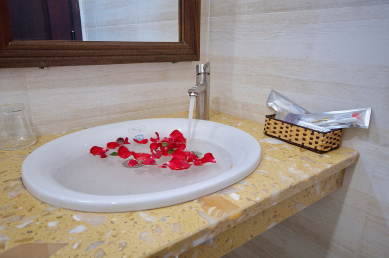 Bathroom 3, Harvey Hotel & Apartments, Nha Trang