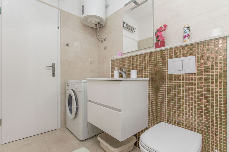 Bathroom 2, Apartment Sladana, Omiš