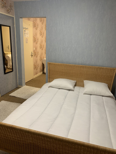 Bedroom 4, Hotel bon accueil, Ain