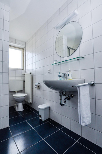 Bathroom 4, Hotel Garni Superior, Reutlingen