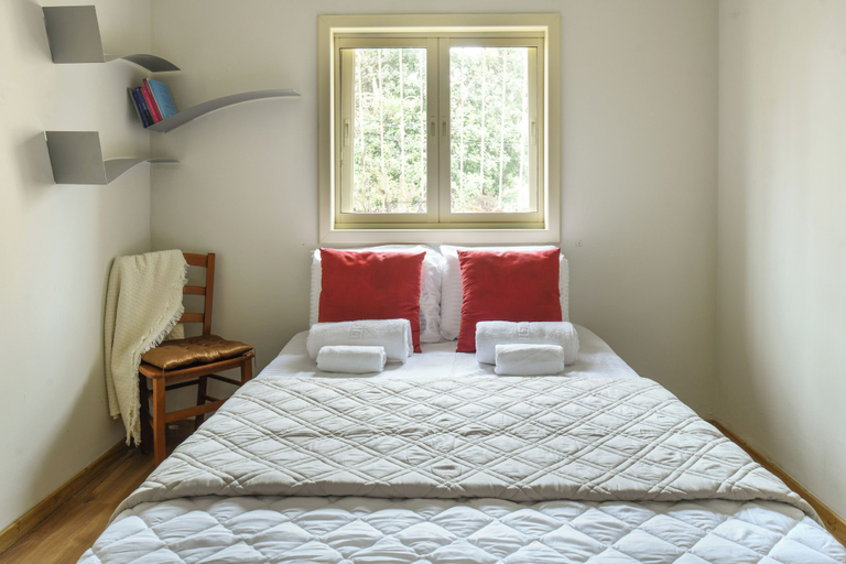 Bedroom 2, Homey Sea-Side Apartment by Sea N' Rent