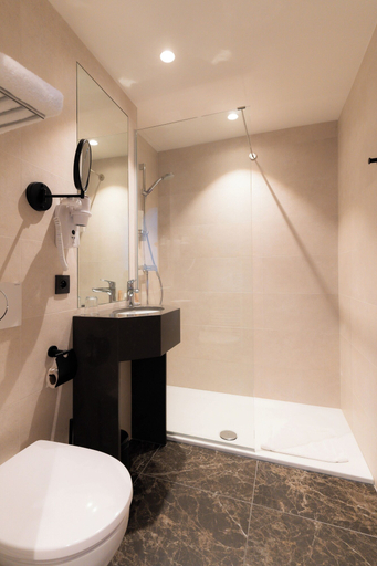 Bathroom 5, Golden Tree Hotel, West-Vlaanderen