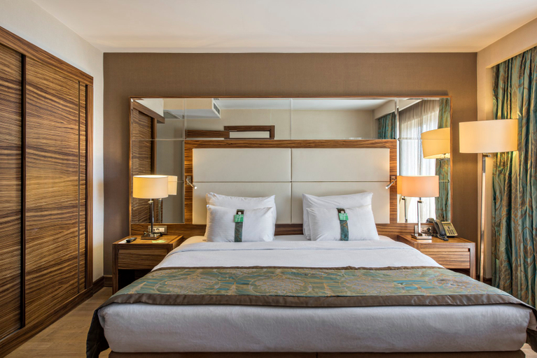 Bedroom 3, Holiday Inn ISTANBUL - SISLI by IHG, Şişli