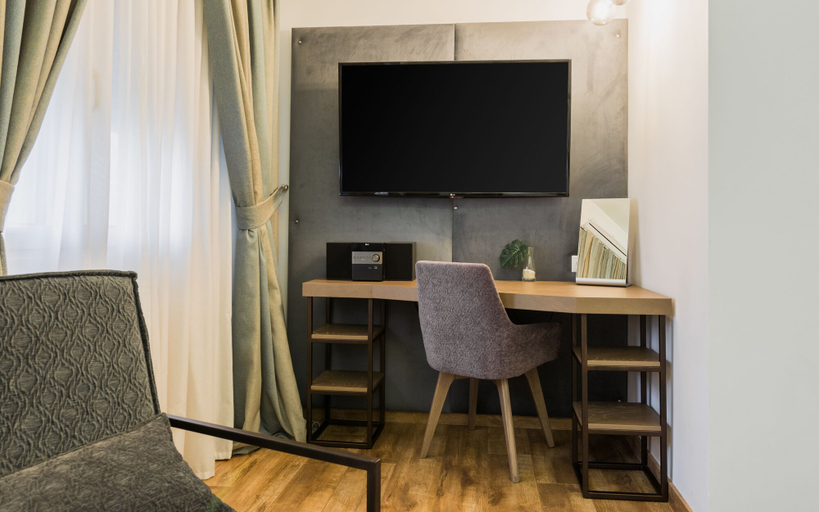 Others 5, Acropolis Executive Suite, Attica
