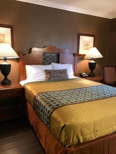 Bedroom 3, Sands Motel, Riverside