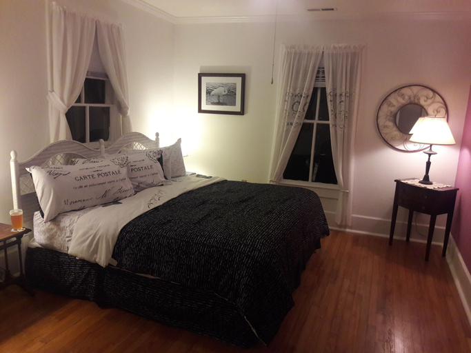 Bedroom 2, Baxter's Brewhouse Inn, Georgetown