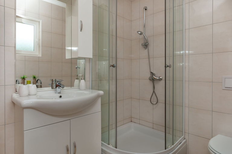 Bathroom 4, Apartments Mistral, Bol