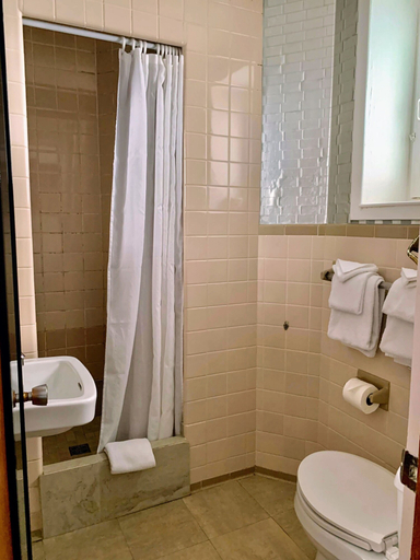 Bathroom 4, Manoir Sainte Geneviève, Communauté-Urbaine-de-Québec