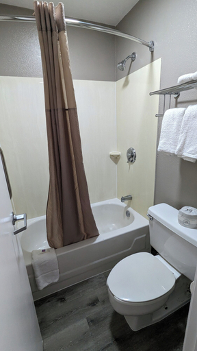 Bathroom 4, Motel 6 Nashua, NH - South, Hillsborough