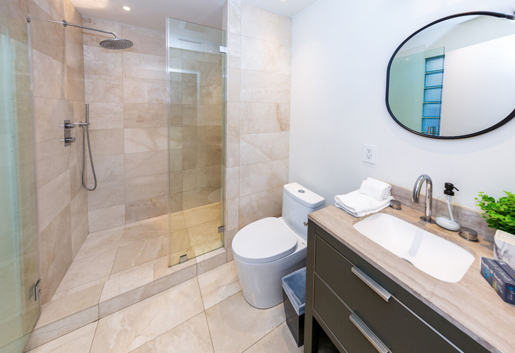 Bathroom 3, Dream Beverly Hills Mansion W. Pool, Los Angeles
