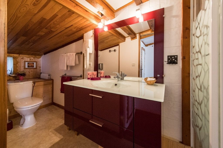 Bathroom 3, Hôtel Le Grand Truc, Savoie