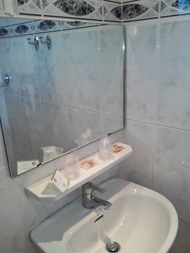 Bathroom 4, Hotel Christina Lourdes, Hautes-Pyrénées
