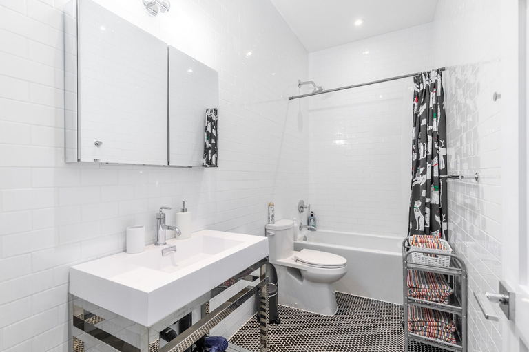 Bathroom 4, GLOBALSTAY. Dundurn LOFTS. Free parking, Hamilton