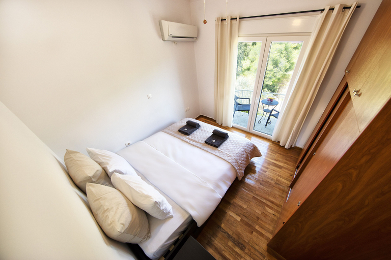 Bedroom 2, Acropolis Hillside Escape - Sea & Nature View, Attica