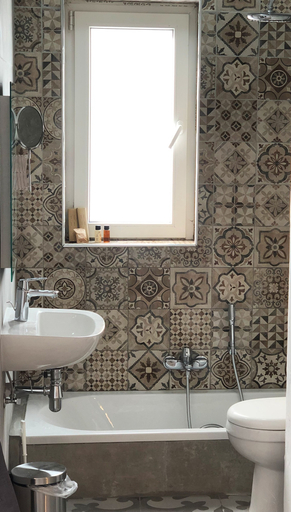 Bathroom, Lee's House Bed & Breakfast Sliema
