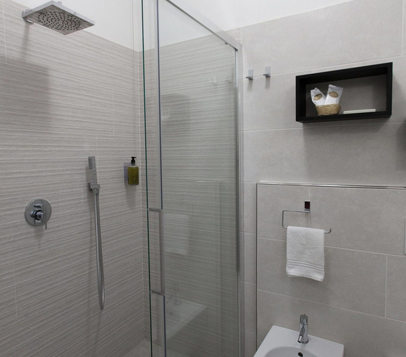 Bathroom 4, Hotel Barracuda, Livorno